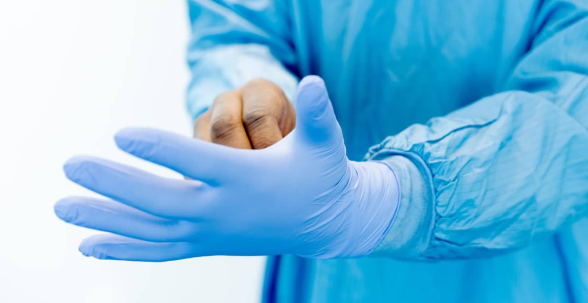 Image from European Union guidelines for healthcare workers on how to properly don and doff personal protective equipment for COVID-19 (Source:ecdc.europa.eu)