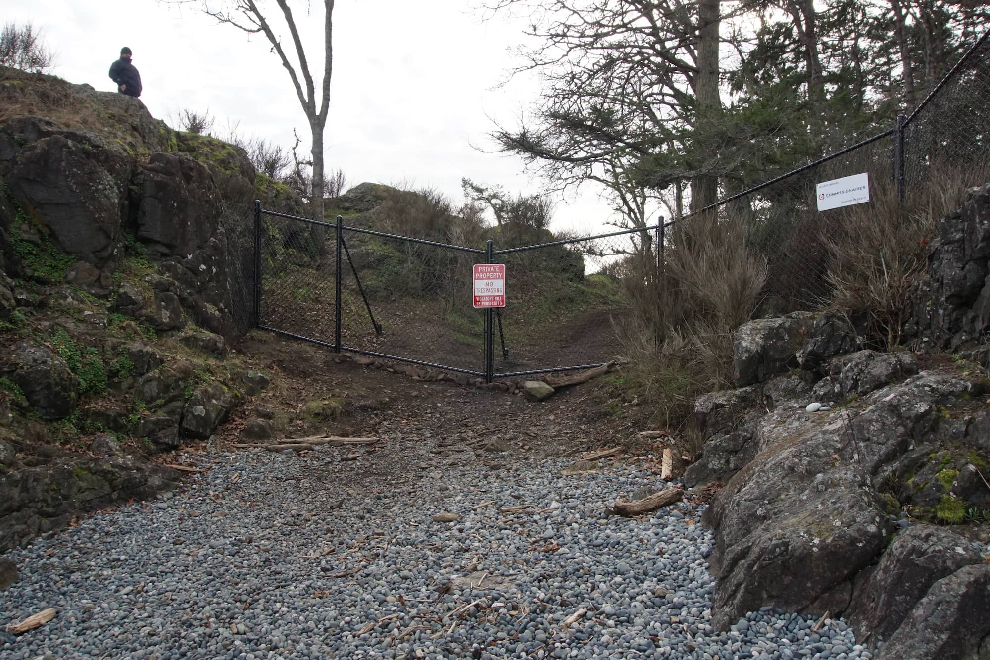 A new fence and security guard are now blocking the path between the two beaches. Photo: Jackie Lamport / Capital Daily