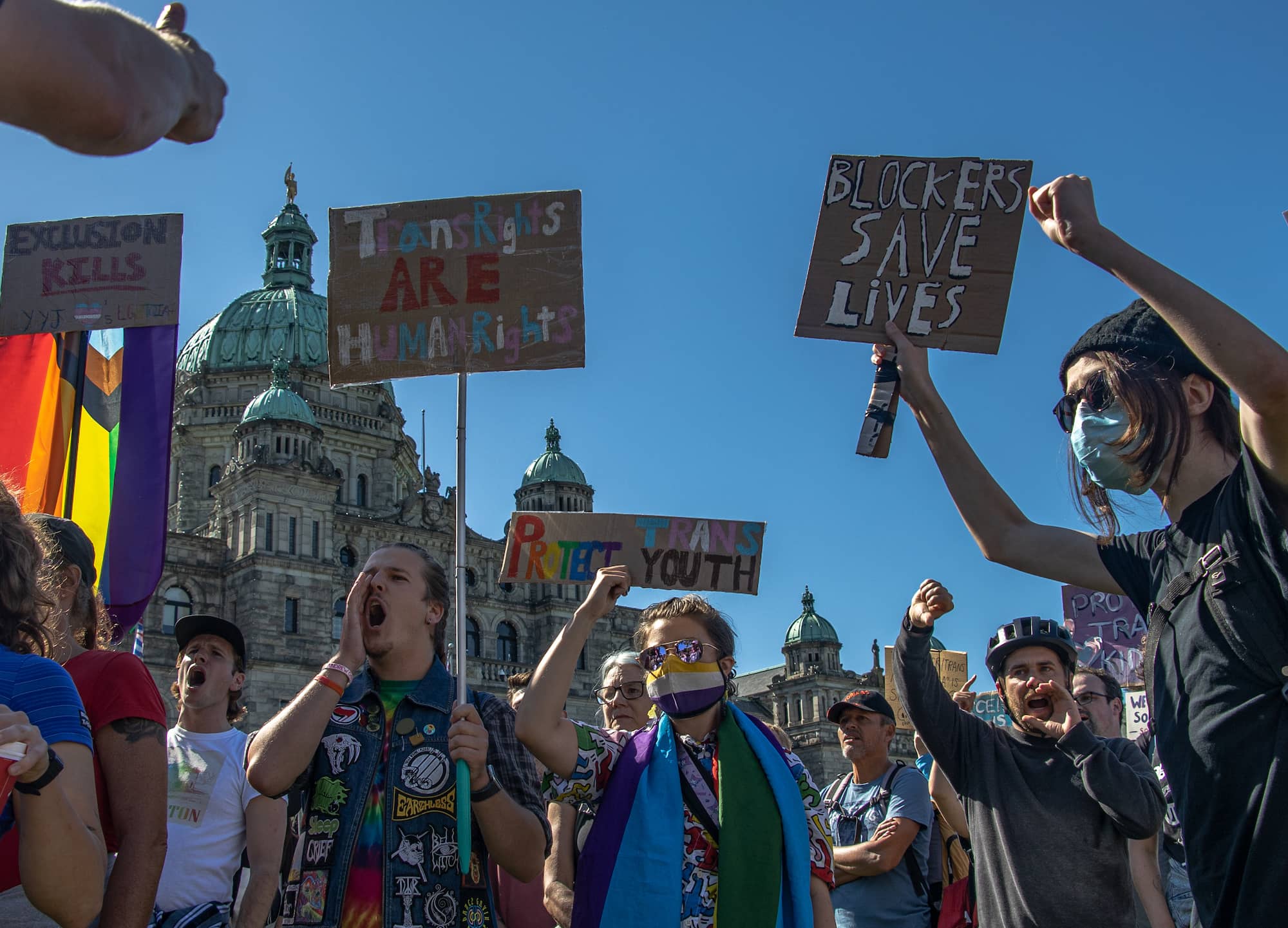 Protesters gathered on the Legislature lawn. Photo: Robyn Bell / Capital Daily