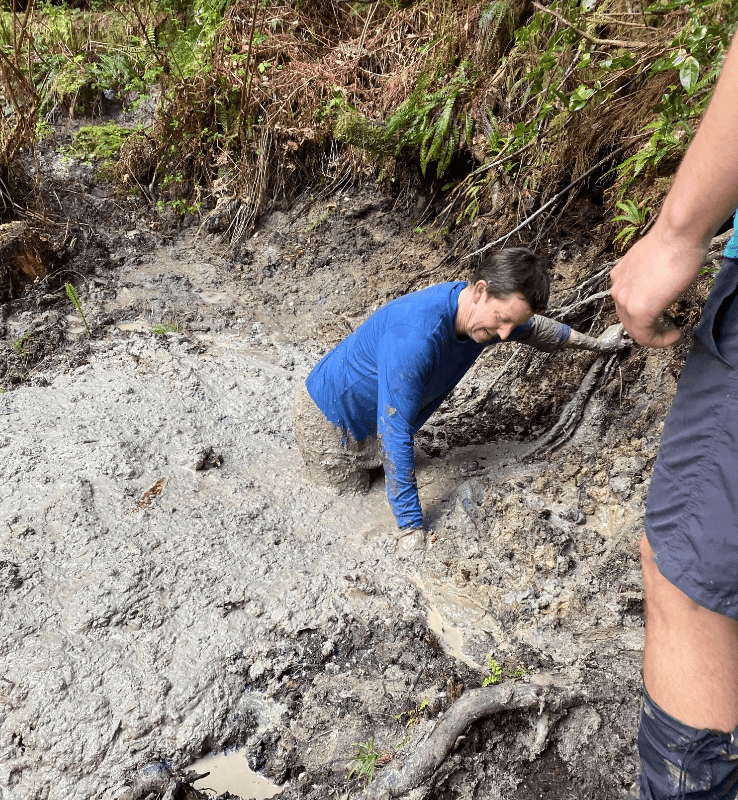 Man trapped for hours in muddy Juan de Fuca Trail clay pit