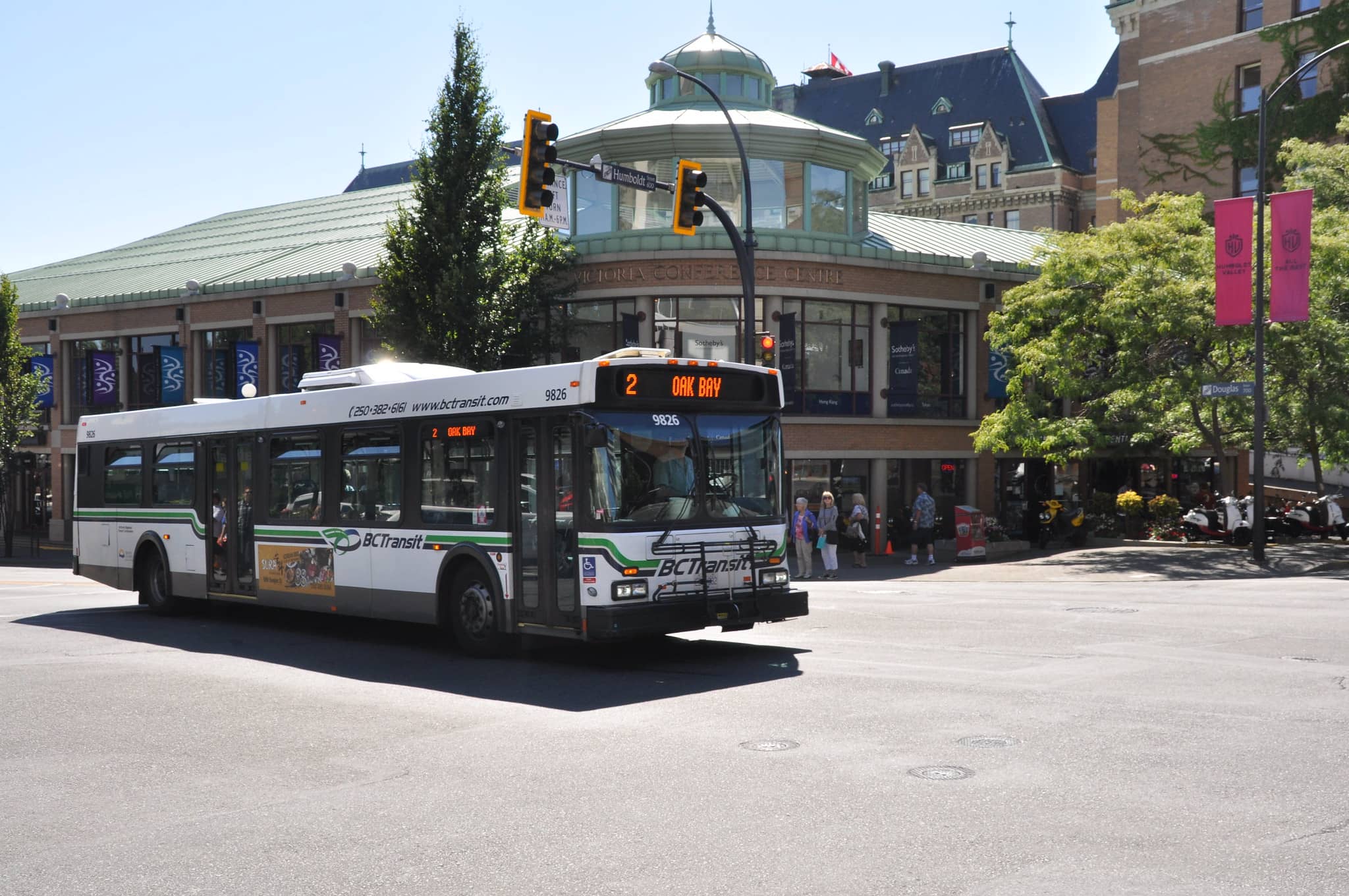 The #2 BC Transit bus, bound for Oak Bay. Photo: abdallahh / Flickr (CC BY 2.0)