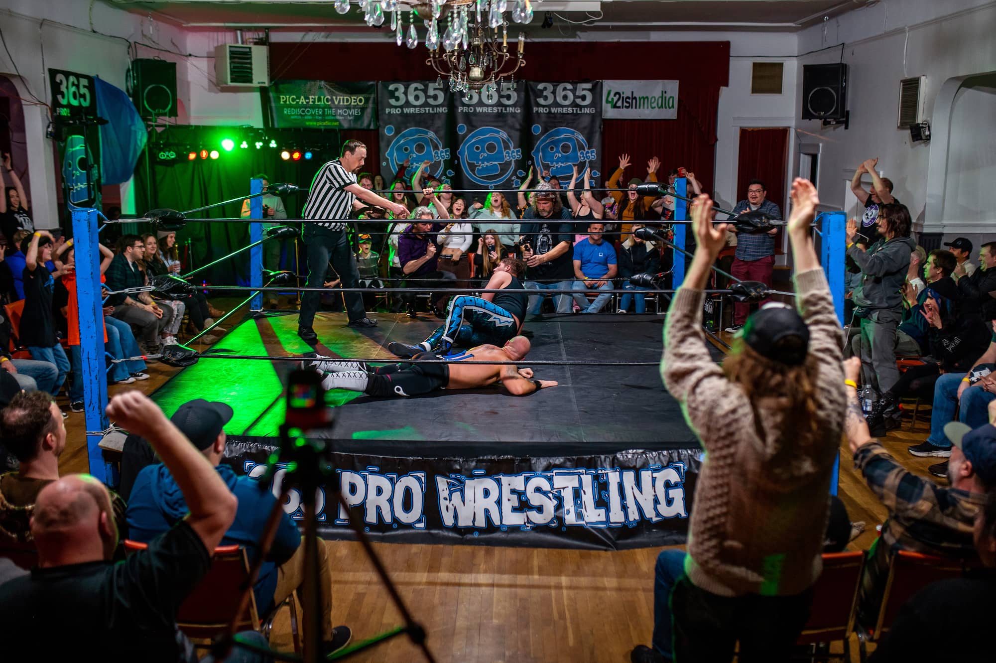 The crowd reacts to Maxwell Benson victory over Devon Shooter. Photo: James MacDonald