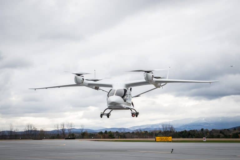 ALIA SN002 hover flight test at the Burlington International Airport in Vermont. Via Helijet