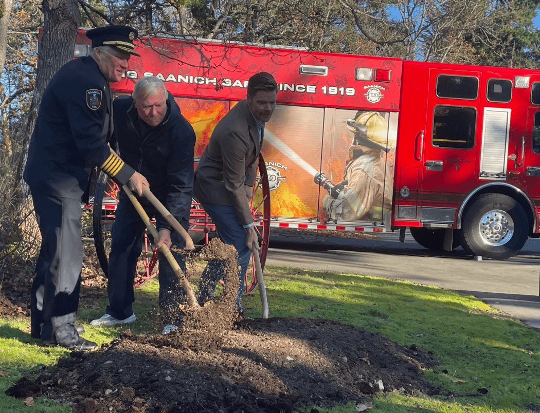 Saanich Fire chief Michael Burgess, Roger Graham, president of the Royal Oak Community Association, and Saanich Mayor Dean Murdock. Photo: Sidney Coles / Capital Daily